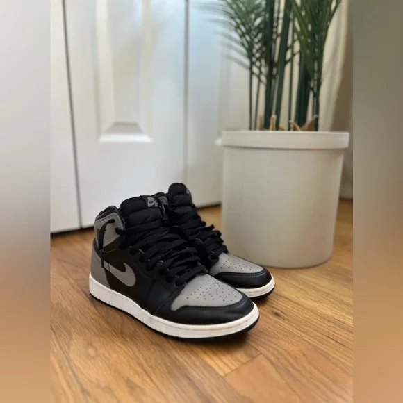 2018 Air Jordan 1 Retro OG ‘Shadow’ GS size 5.5 (wmn 7) - good condition